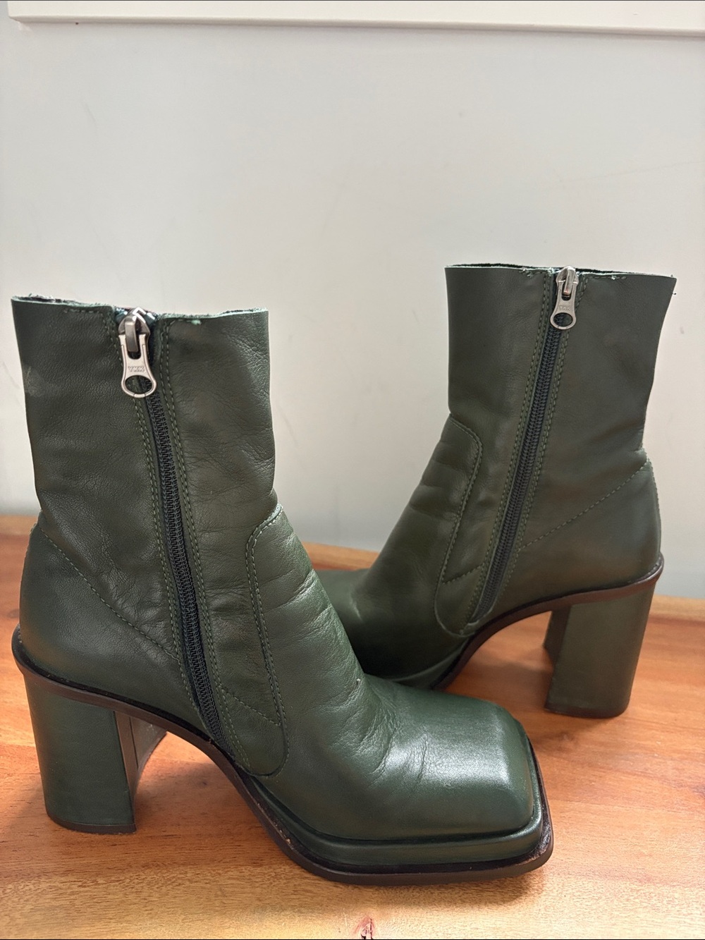 L'INTERVALLE Olive Green Leather Zip Block Heel Ankle Boots